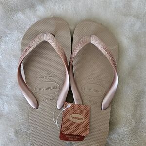 Havaianas Women's Flip Flops - Rose Gold BNWT